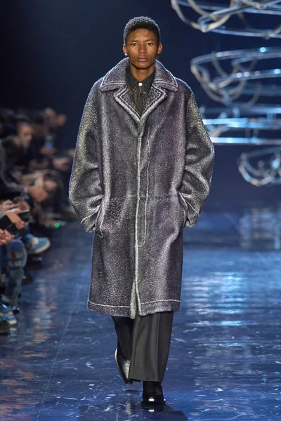 Look 48